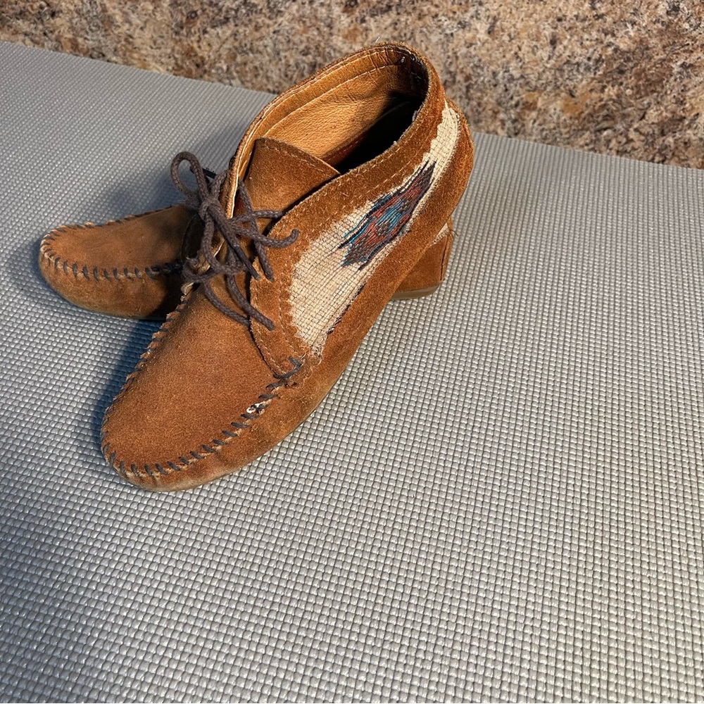 Minnetonka Lace Up Ankle Moccasins Aztec Design - Picture 2 of 10